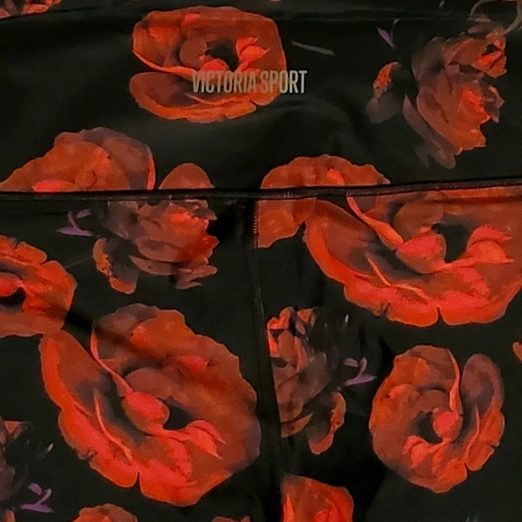 💋OFFER🌹Victoria's Secret VICTORIA SPORT Red Rose knockout leggings, Medium - Picture 9 of 11